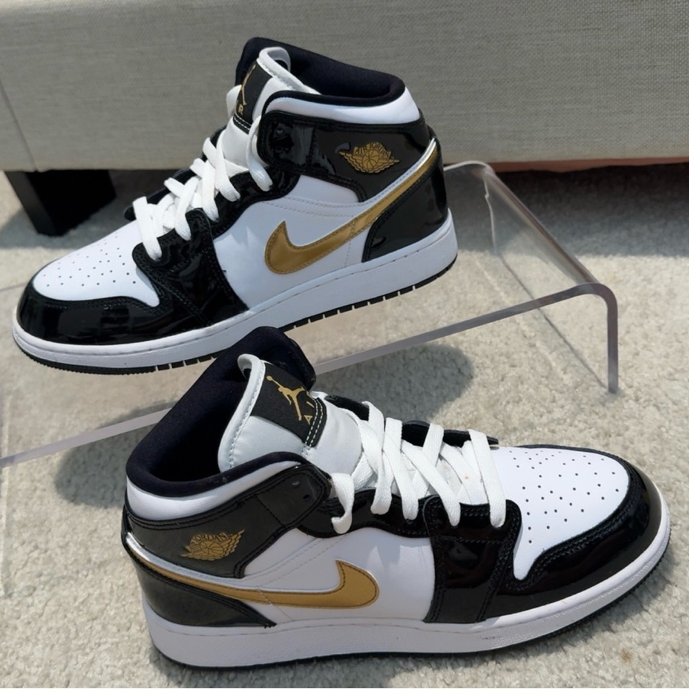 Authentic Jordan 1 Mid SE